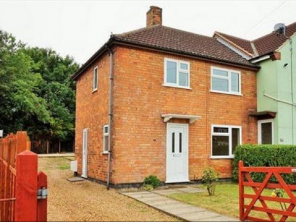 Mrs E contacted Wales Home Buyer to sell her house fast and move abroad