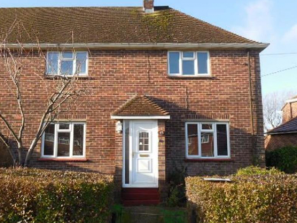 Quick sale of a semi-detached house and a cash advance